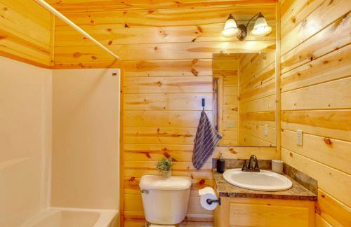 Cabin on Lake Raymond Gary with Dock, Grill and Views! - Foto 11