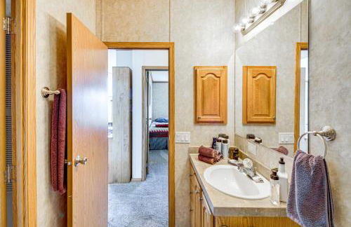 Waterfront Family Home with Yard on Portage Lake - Foto 21