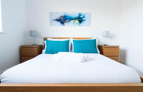 The Dakota - next to East Midlands Airport - Photo 27