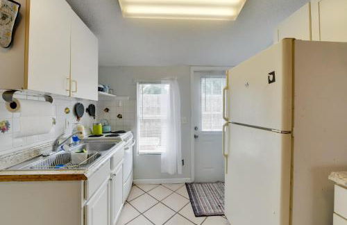 1 Mi to Nokomis Beach Quiet Getaway with Fire Pit - Foto 9