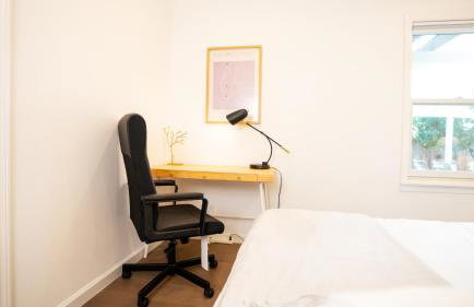 Grand Lux 4BR Prime Location & Serene Yard - Foto 22