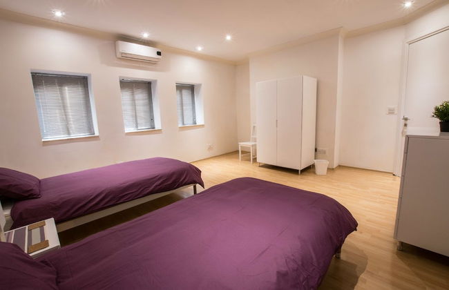 Bright, Spacious and Right in the Center - Foto 10