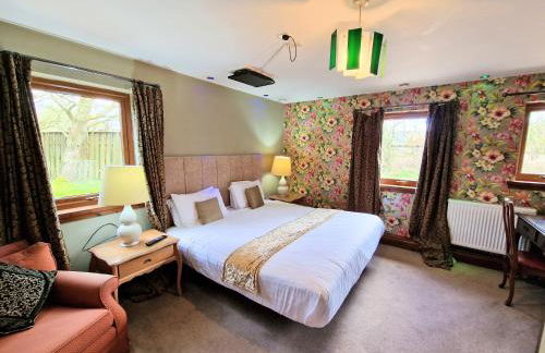 Lbtie Lodge with Two Private Hot Tubs - Fife - Loch Leven - Lomond Hills - Photo 46