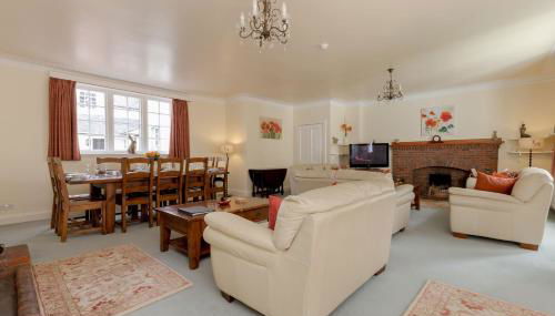 Balcraig House - Photo 4