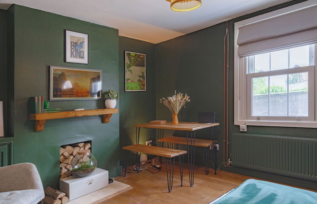 Stunning 2BD in the Heart of Malmesbury - Photo 26