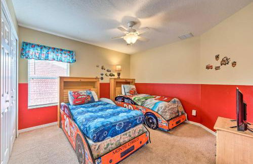 Spacious Family Home with Spa in Davenport! - Photo 18