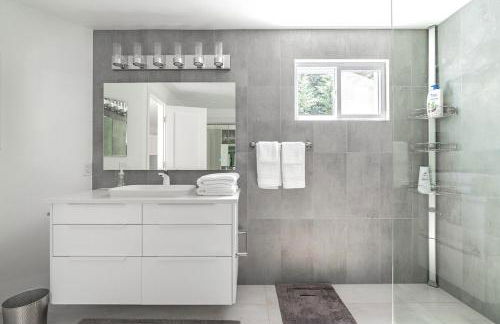 Spacious Central Kirkland Gem with Deck Near Google - Foto 15