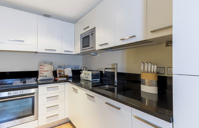 1 bedroom Apartment in London - Photo 4