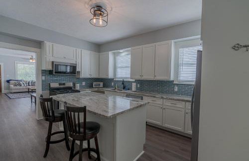 Uptown Cottage Newly Updated Home Near the Strand Galveston Harbor and UTMB - Foto 5