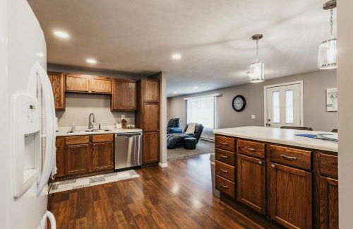Indoor Hot-Tub! Spacious & Updated MQT Township Home! - Photo 3
