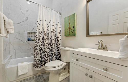 Renovated Historic 4BR House Near Magazine St & Uptown - Photo 17