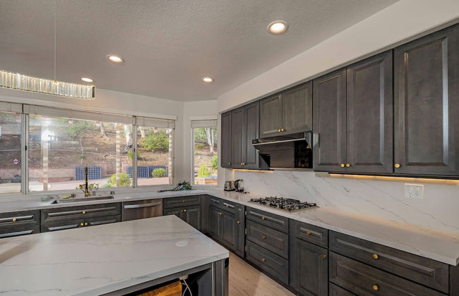 Newly Remodeled Suburban House - Foto 23