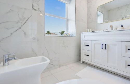 Solara: Waterfront Estate, Pool, Dock, Private Guest Suite - Foto 61