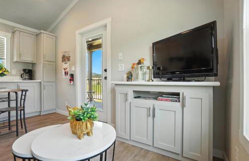 The Fluffy Cow - BRAND NEW 1 BD CABIN - Foto 1