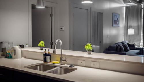 Cozy 2BR Getaway, King Bed, Free Parking - Foto 3