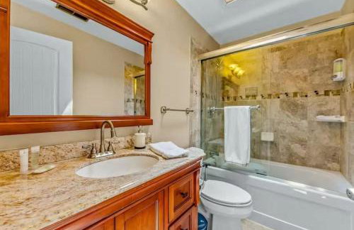 Large Upgraded, Family Friendly Condo with Garage - Foto 24