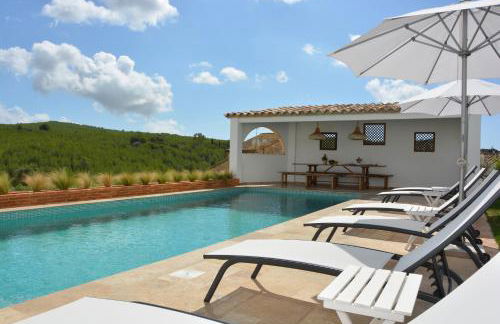 Masia La Morera autenticidad renovada 100 porcien a 10 minutos de Sitges en coche 12 huespedes Piscina Aire Aconc 6 Suites Apertura 15 Julio 2025 - Foto 9