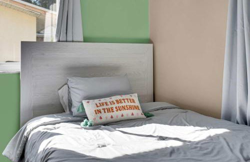 Four Bed Home with Pool Game Room Bar Near Beach - Foto 54