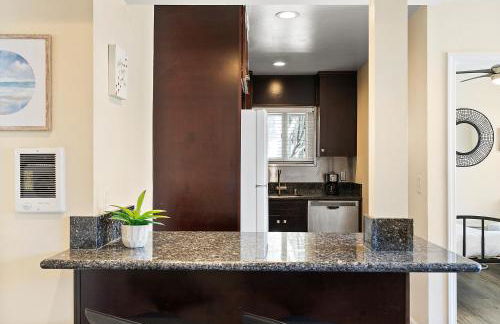 Windansea Coastal Haven - Steps to Beach - Foto 9