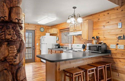 Beary Cozy- No Pet Fee, Hot Tub, Fireplace, WiFi - Foto 1