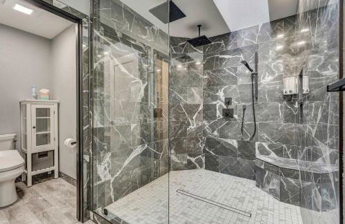 Oak Hills Estate Luxe Forest Escape Near USAFA - Foto 33