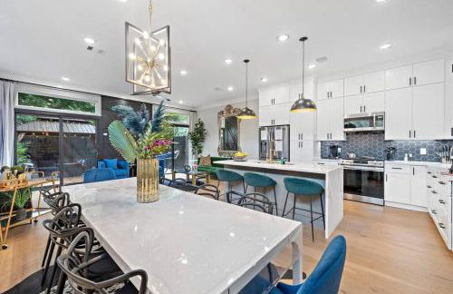 Black House - Downtown Elegance with HotTub and King Beds - Foto 11