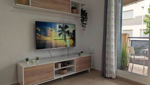 Apartamento Las Palmeras - Con Terraza, barbacoa, aire acondicionado y a 250m de la playa! - Foto 3