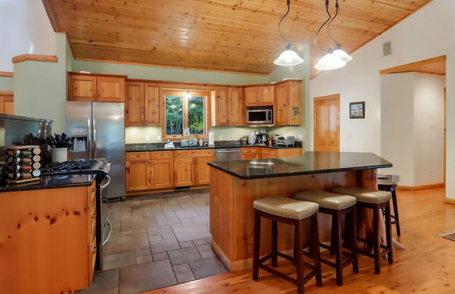 Boardman Monarch Upscale River Lodge HOT Tub! - Foto 15