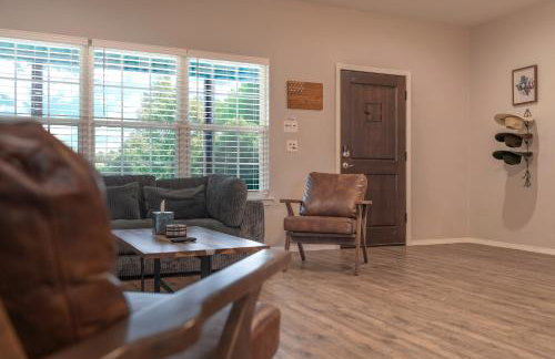 Game Barn, Cowboy Pool, 17ft Movie Screen - sleeps 10 - Foto 42