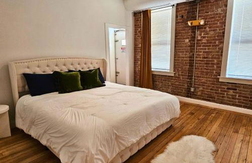 The Disco Loft - Downtown Springfield Apartment with Ping Pong - Photo 16