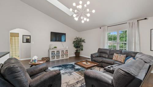 Pool, Hot Tub, Game Room & Sleeps 18! By StayLage - Foto 4