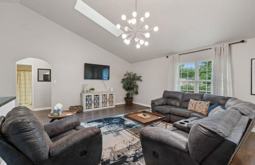 Pool, Hot Tub, Game Room & Sleeps 18! By StayLage - Foto 4