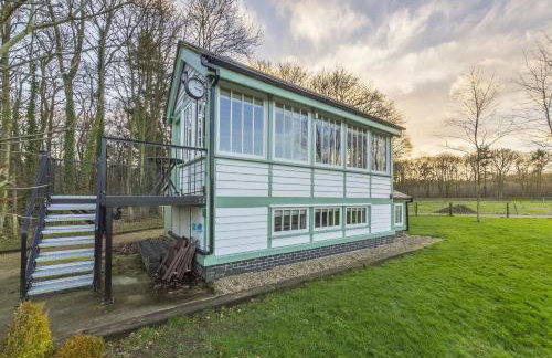 The Signal Box - Photo 19