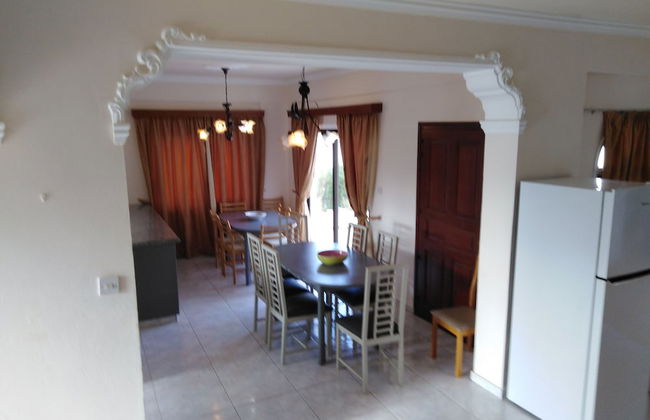 Huge ! Lovely! Private! Villa in The Heart Of Coral Bay! Car Not Essential ! - Photo 21