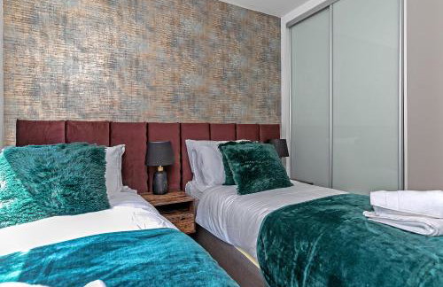 LUXURY AIRPORT SUITE, FREE Parking, FANTASTIC Location, Close To Airport, Train Station And Town Centre - Foto 33