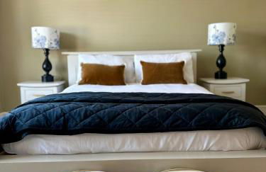 Charming city home free parking - Photo 3