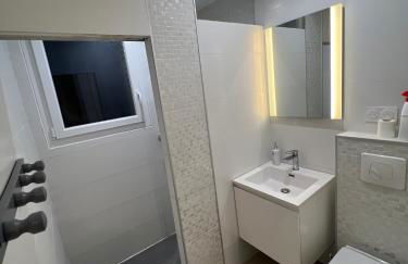 Maison Villa Nimes 4 Chambres, Piscine et 2 places parkings privés fermés - Foto 2