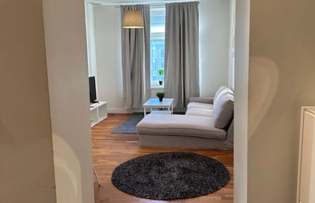 Luxury Apartment in City Hotspot - Photo 3