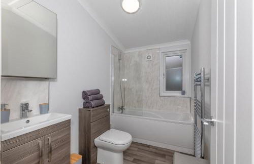 York Family Luxury Cabin with hot tub - Photo 44