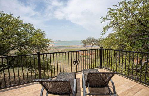 Lakefront 6BR Retreat w Dock & Game Room - Foto 44