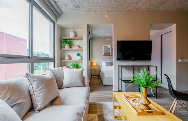 w Majestic 1BR w Great Pool in Centriqo - Foto 4