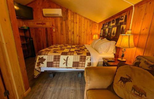 Yellowstone's Treasure Cabins - Foto 24