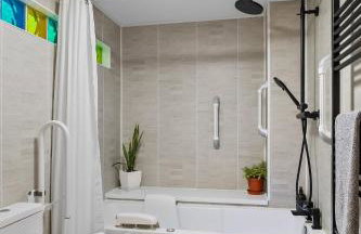 Substantial 5 bedroom townhouse with disabled access apartment, private off road parking space with EV point from 15th April 26, jaccuzi bath, Netflix and Wifi, near Argyle, boutique shops eateries and pubs - Foto 67