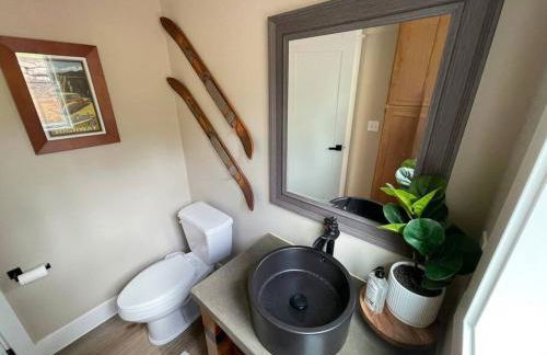 Romantic Cozy Cabin Walk to lake Hot tub Bikes Kayaks Grill - Foto 21