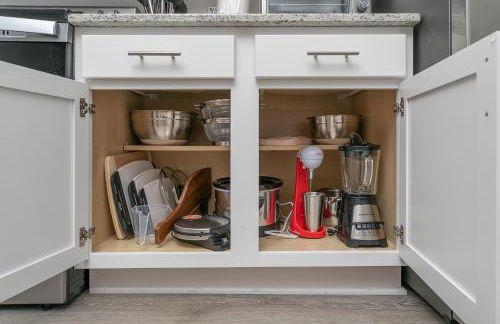 Mins to the Beach/King Beds/Arcade-Snowbird Deals! - Foto 27