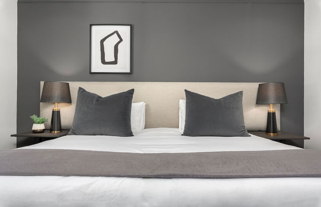 One Calais Luxury Apartments - Photo 11