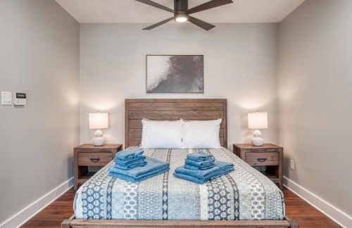 Colonial Quarter hideaway with modern comforts & balcony - near the beach - Photo 16