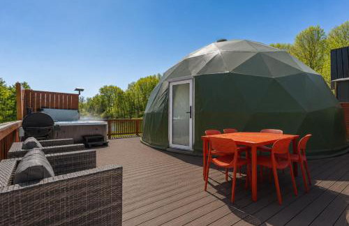 Luna Dome - Lakefront with Hot Tub, Wi-Fi, Sleeps 4 - Photo 11