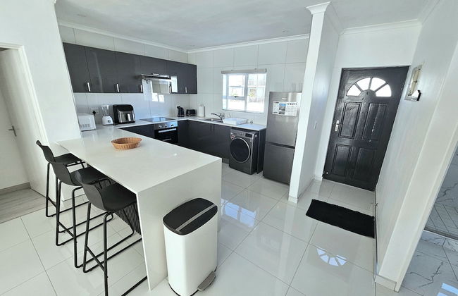 Dolphin Ridge Seaside Apartment - Photo 9