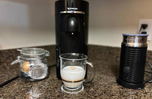 Spacious 1bdrm apartment 10 mins to Cedars-Sinai by car FREE Parking, King bed - Photo 16